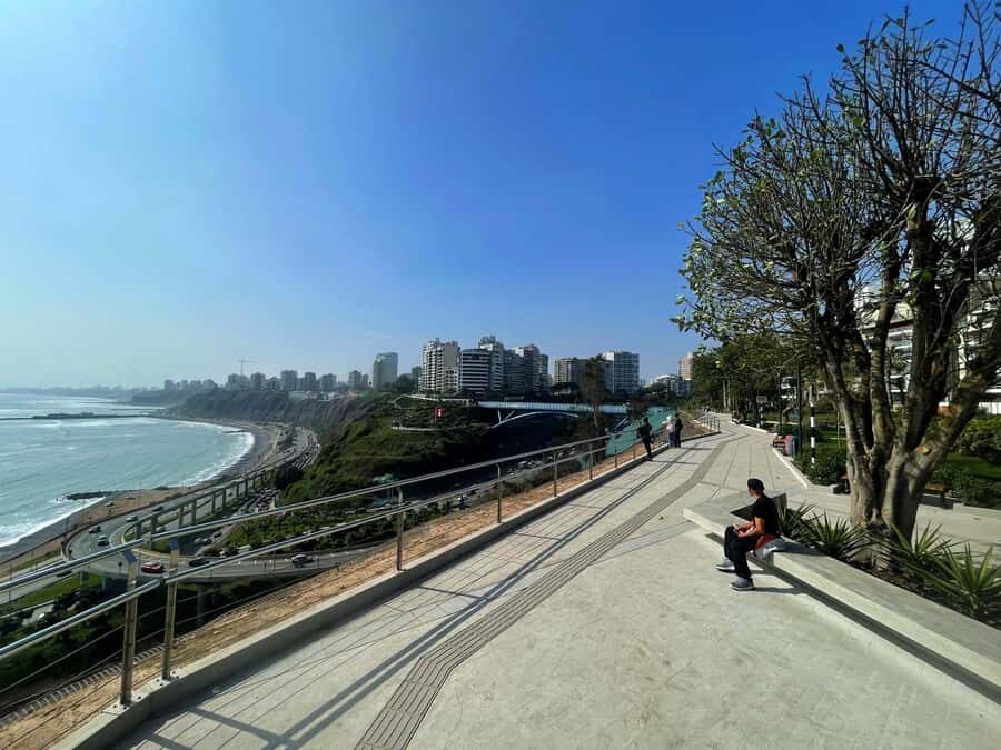 Lima: Miraflores & Barranco Guided Bike Tour - Barranco’s Husares de Junín Park: Costa Verde from above