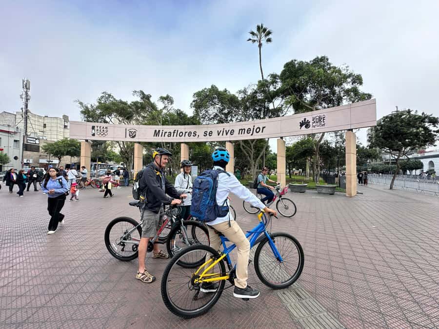 Lima: Miraflores & Barranco Guided Bike Tour - Meeting point and getting your bike (Av. José Larco 724)