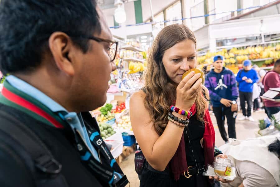 Lima: Miraflores Trending Flavors Half-Day Walking Tour - Miraflores flavor history, plus churros at Manolo