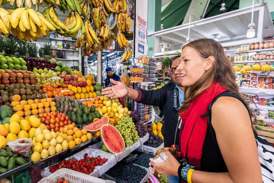 Lima: Miraflores Trending Flavors Half-Day Walking Tour - La Preferida stop: chicharrones con pan and local restaurant manners