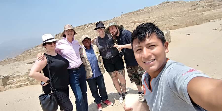 Lima: Pachacamac Inca Archaeological Complex Tour - Temple of the Sun: the ocean view stop that feels like a reward
