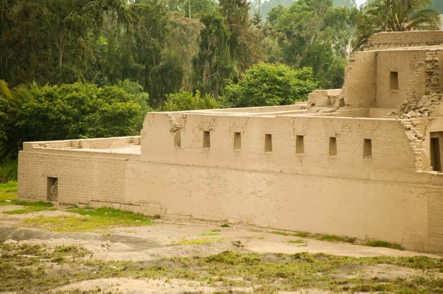 Lima: Pachacamac Ruins & Barranco Half-Day Guided Tour - The Museum at Pachacamac: Pottery, Textiles, Shell Ornaments, and a Wooden Idol