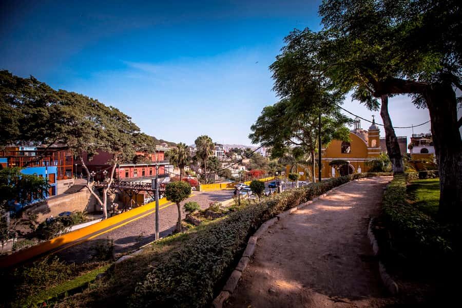 Lima: Pachacamac Ruins & Barranco Half-Day Guided Tour - Guides, Communication, and Why It Matters Here