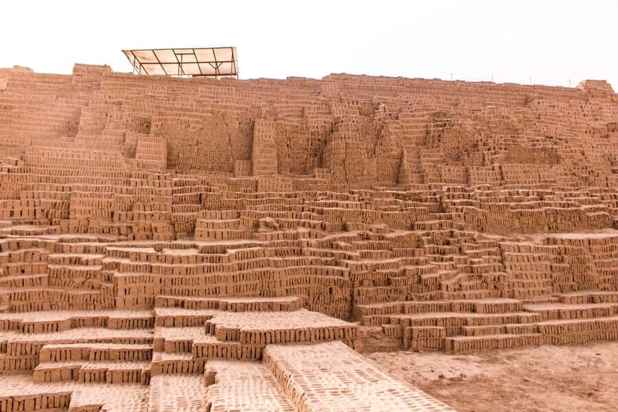 Lima: Private Tour to Huaca Pucllana and Huaca Mateo Salado - Huaca Pucllana in Miraflores: The Adobe Truncated Pyramid