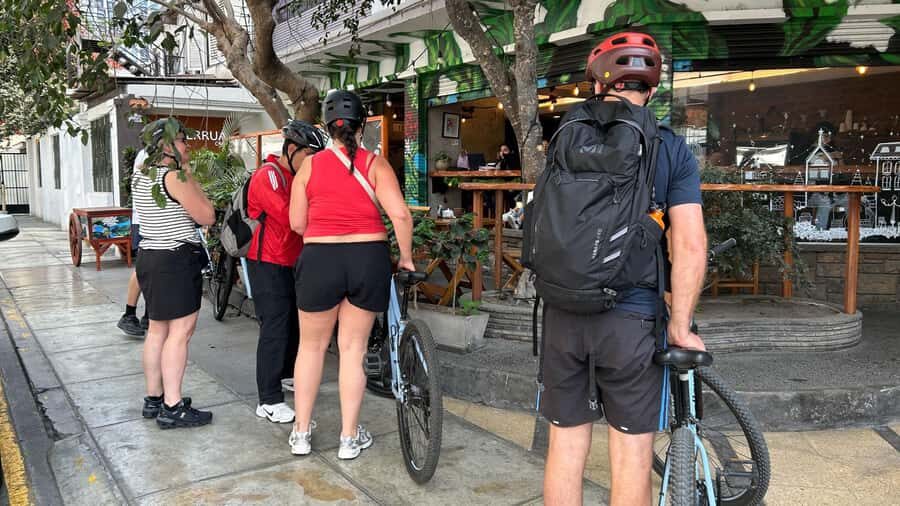 Lima: Sightseeing Bike Tour with Food and Drink Tastings - What the 4 hours feels like on the ground