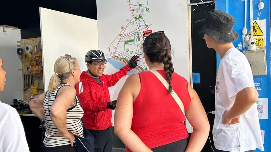 Lima: Sightseeing Bike Tour with Food and Drink Tastings - Pedaling Miraflores: coastline views and a neighborhood you can read