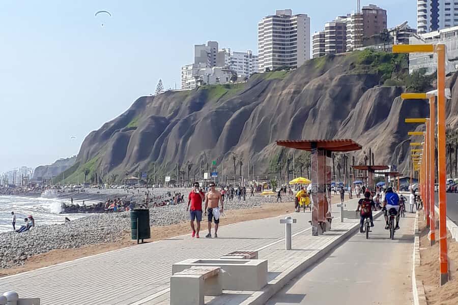 Lima: The Charm of Barranco & Pre Inca Pyramid in Miraflores - Larcomar and the Park of Love side quests (plus the Park of Cats)