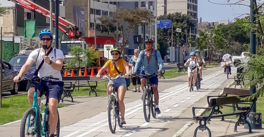 Lima: The Charm of Barranco & Pre Inca Pyramid in Miraflores - The cafe refreshment break, plus photos and video