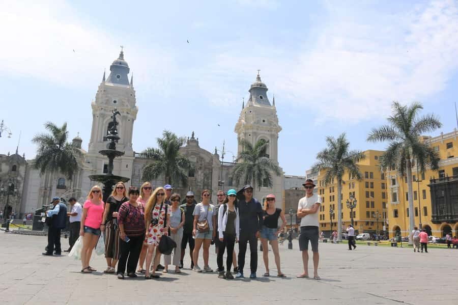 Lima: Tour a pie con Guía Local por el Centro Histórico - Union Club and the Postal Museum: Practical History You Can Grasp