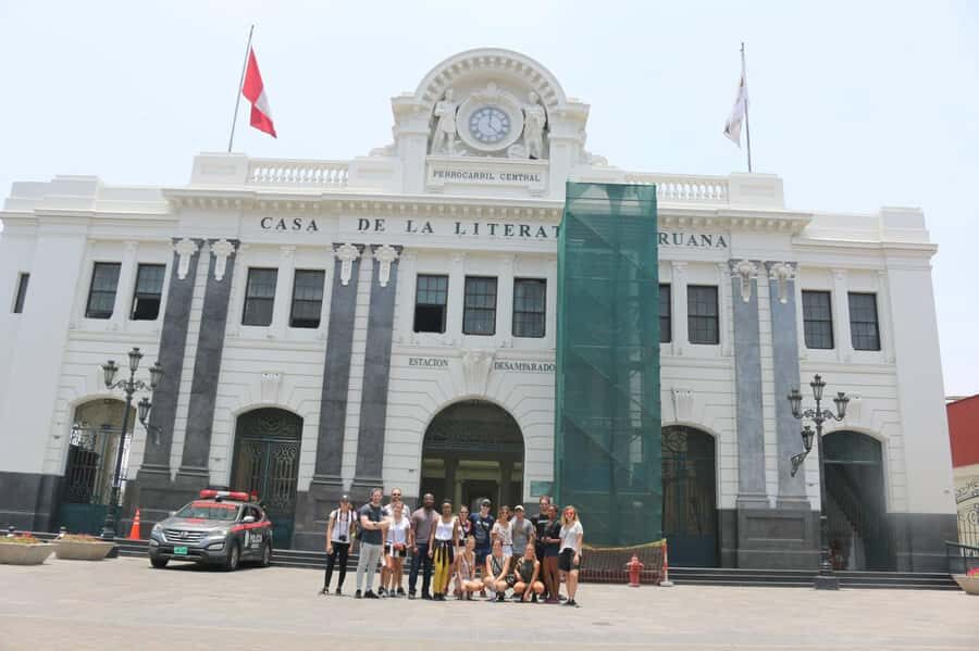 Lima: Tour a pie con Guía Local por el Centro Histórico - House of Peruvian Literature: Turning the Corner Toward Culture