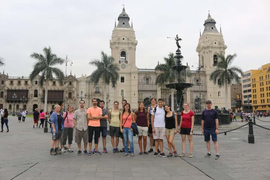 Lima: Tour a pie con Guía Local por el Centro Histórico - Meeting at Ramón Castilla and Getting Your Bearings Quickly