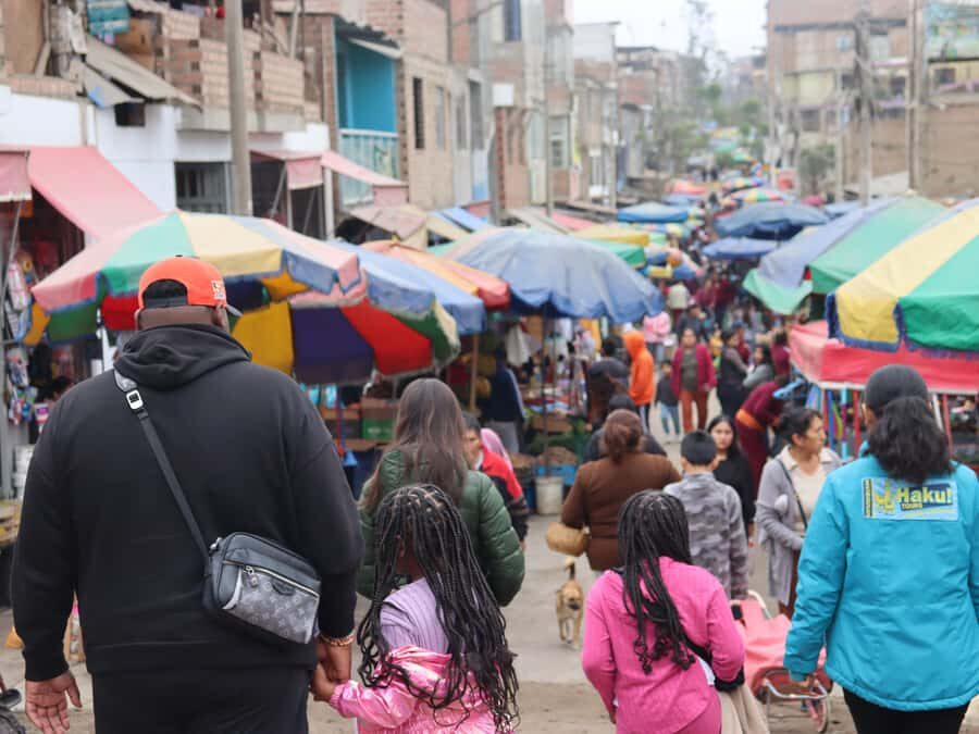 Lima: Villa El Salvador Shanty Town Tour - Kindergarten on weekdays, street play on weekends