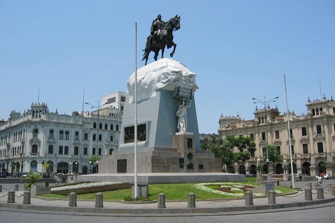 Lima Walking City Tour with Catacombs Museum visit (Small Group) - Plaza de Armas (Plaza Mayor): the colonial core in one glance