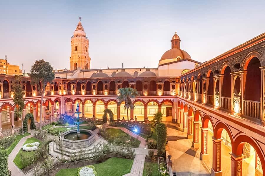 Lima: Water Magic Circuit, Downtown and Catacombs Night Tour - The dessert and drink stop: small tastes of Lima’s everyday life