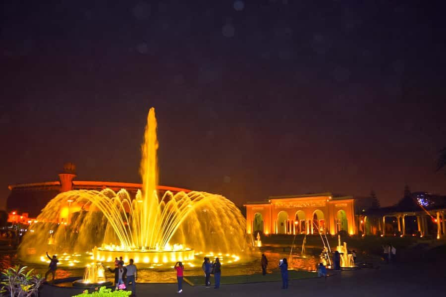 Lima: Water Magic Circuit, Downtown and Catacombs Night Tour - Magic Water Circuit: the Guinness fountain show with real height and sound