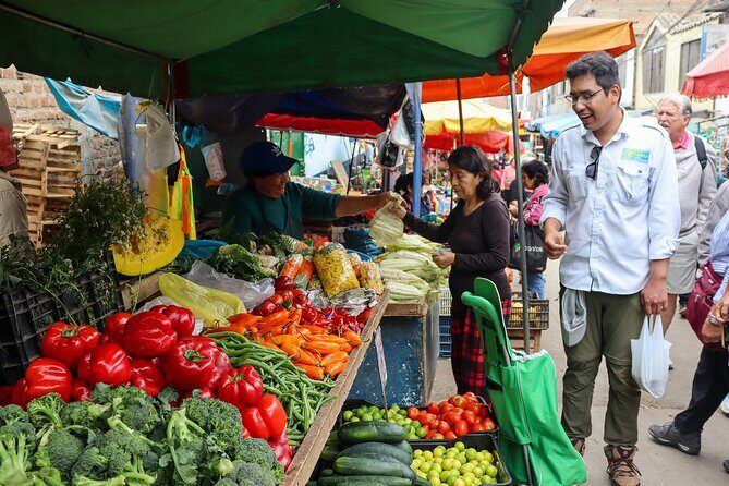 Lima's Reality Tour: Shanty Town + Local Lunch + City Tour - Government Palace, the classic bar, and the cathedral stops