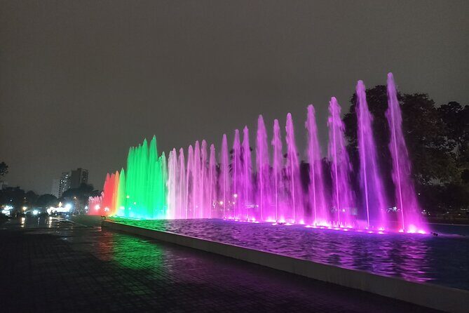 Magic Fountains / Dinner Show - Circuito Magico del Agua at night: 13 interactive fountains