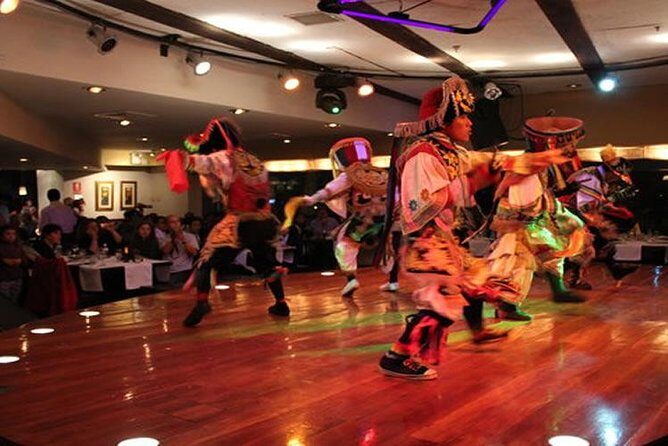 Magic Water Show and dinner at most popular restaurant in Barranco (Dance Show) - La Candelaria dinner and dance show: a full-on local night