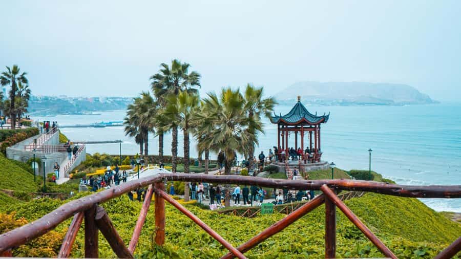 Miraflores & Barranco: Lima’s Modern and Bohemian Tour - Love Park and El Beso: romance meets public art