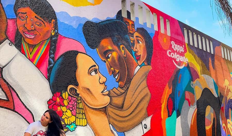 Miraflores & Barranco: Lima’s Modern and Bohemian Tour - Larcomar: ocean views plus real options for later