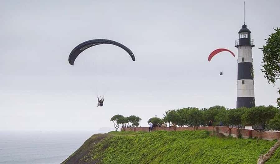 Miraflores & Barranco: Lima’s Modern and Bohemian Tour - Municipal Park to Bridge of Sighs: culture in the open air