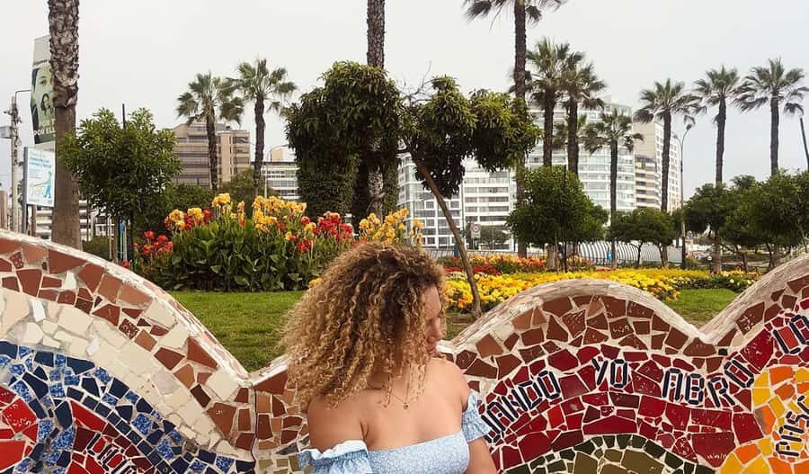 Miraflores & Barranco: Lima’s Modern and Bohemian Tour - Plaza Chabuca Granda: a neighborhood with a soundtrack
