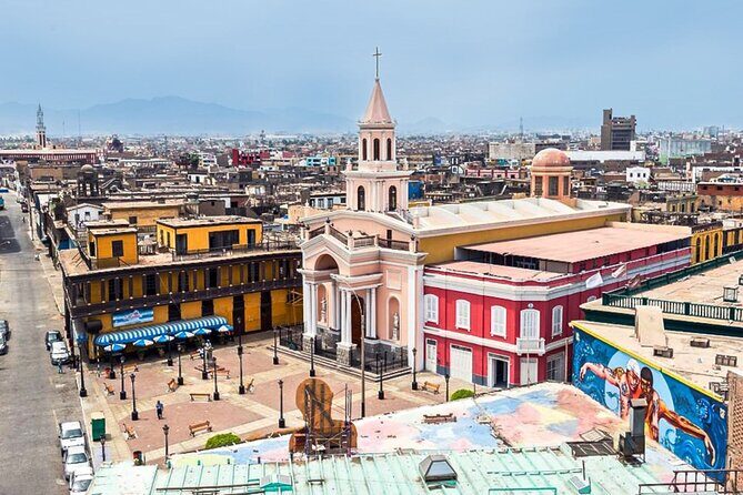 Monumental and Artistic Callao - Callao Monumental at Plaza Gálvez: murals, music, and the everyday city