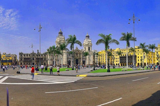 Private Classic City Tour Experience of Lima - Plaza de Armas and the Presidential Palace Area: Lima’s Political Heart