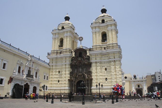 Private Historic Lima & Larco Museum - Museo Convento San Francisco y Catacumbas: UNESCO, library texts, and the catacombs