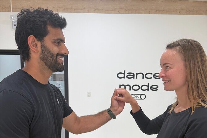 Private Salsa and Bachata Lessons in Lima for Beginners - What happens in the class: learning first steps without experience