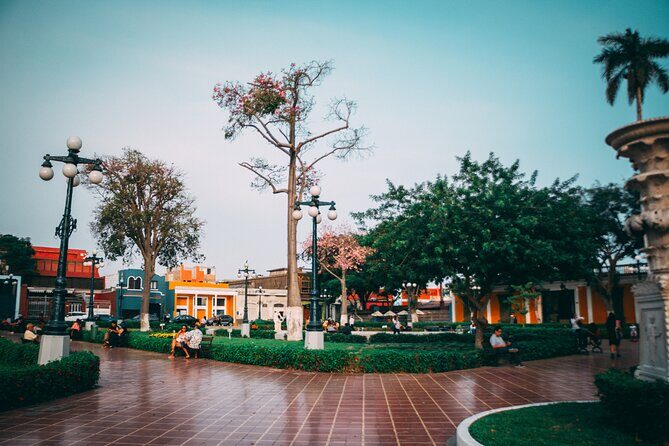 Private Tour in Miraflores and Barranco - El Parque del Amor: The Cliff, the Coast, and El Beso