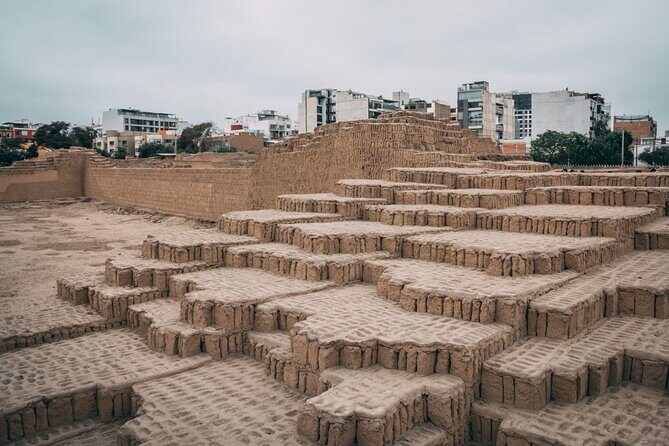 Private Tour of Miraflores and Huaca Pucllana - Parque Kennedy and the Miraflores Malecón ocean walk