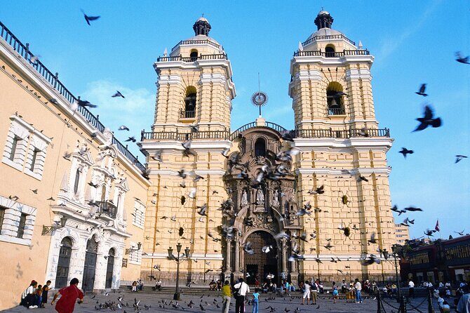 Private Walking Tour Lima Heritage Downtown Half Day - Entering the Basilica Catedral de Lima: Pizarro and Chapel Details