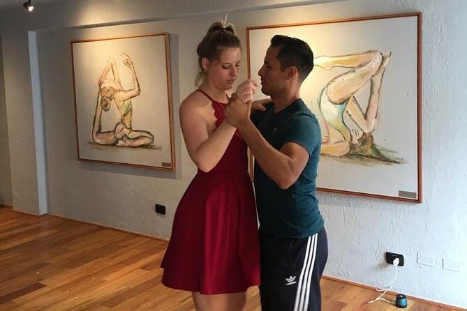 Salsa and Bachata dance class - What happens in a 1-hour Salsa and Bachata lesson