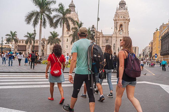 Street Food, Market & Old Eateries Tour in Lima's Historic Center - Mercado Central: fruits, Peru’s biodiversity, and snacks that live on foot