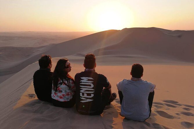 Sunset at the Oasis of Huacachina - Wine tasting en route: optional, but it can add a nice rhythm