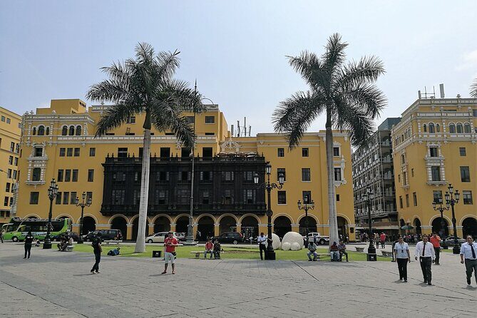 Top 10 Highlights of the Lima Historic Tour & Bites on E-Scooter - Palacio de Gobierno and the Changing of the Guards Moment