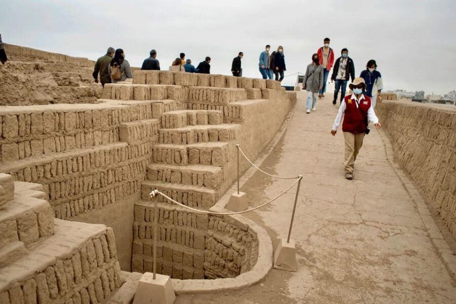 Tour Huaca Pucllana: Pyramids and Pre-Columbian Antiquity - Small Group Pace: Why “Up to 10” Changes the Whole Experience