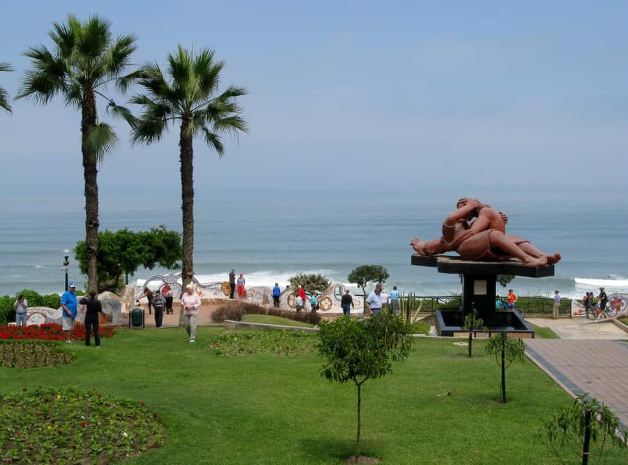 Tour of Lima with a visit to the catacombs of San Francisco. - San Francisco Convent and Catacombs: Underground Stories With Real Architecture