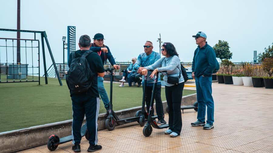 Tour Panorámico en Miraflores en Scooter Eléctrico - Entering Miraflores: where the scooter tour starts