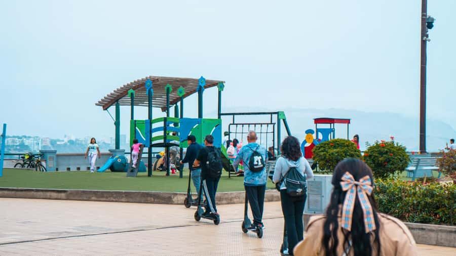 Tour Panorámico en Miraflores en Scooter Eléctrico - The price: does $50 per person make sense here?