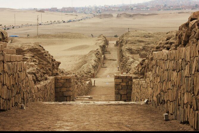 Tour to the Archaeological Sanctuary of Pachacámac with Hotel Pickup - Barranco start: Bridge of Sighs and Central Park before Pachacámac