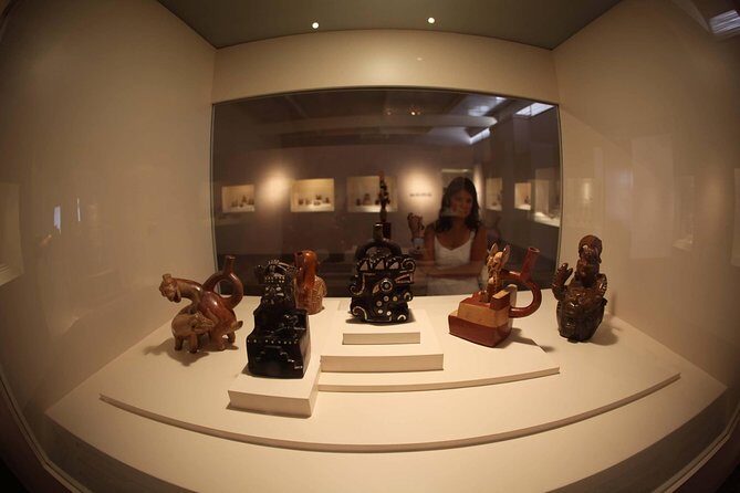 Visit to the Larco Museum in Lima - The museum setting: 18th-century mansion on an ancient pyramid
