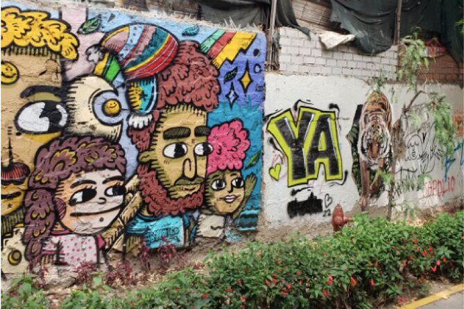 Walking Tour in the Barranco Lima - Stop 1 in Barranco: murals, the Bridge of Sights, and why the first viewpoint matters